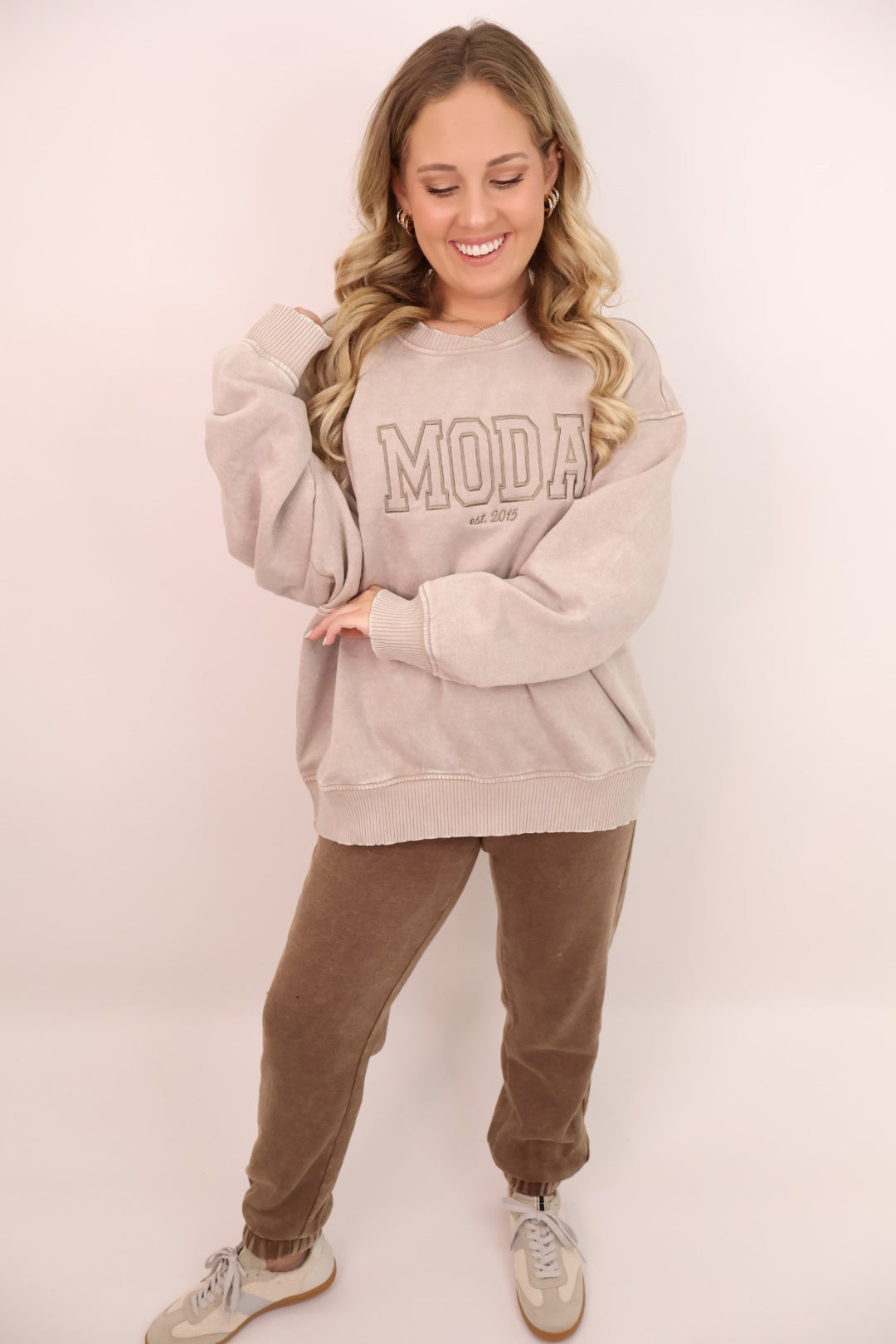 Moda Embroidered Oversized Pullover - Mocha