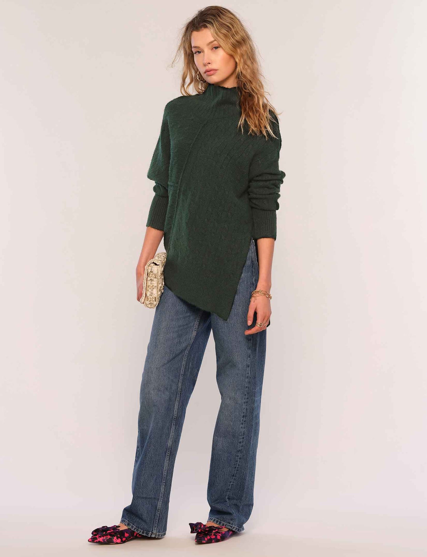 amia sweater