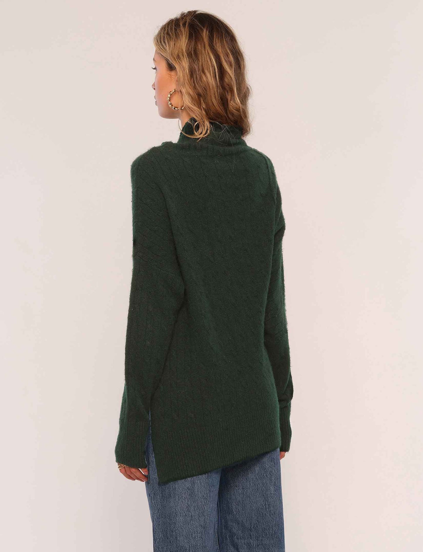 amia sweater