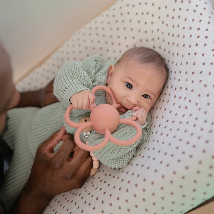 RATTLE DAISY TEETHER - dusty rose
