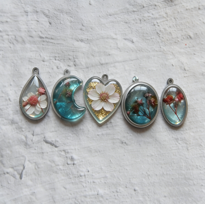 Resin Necklace Jewelry Mold with Built-In Pendant Bezel