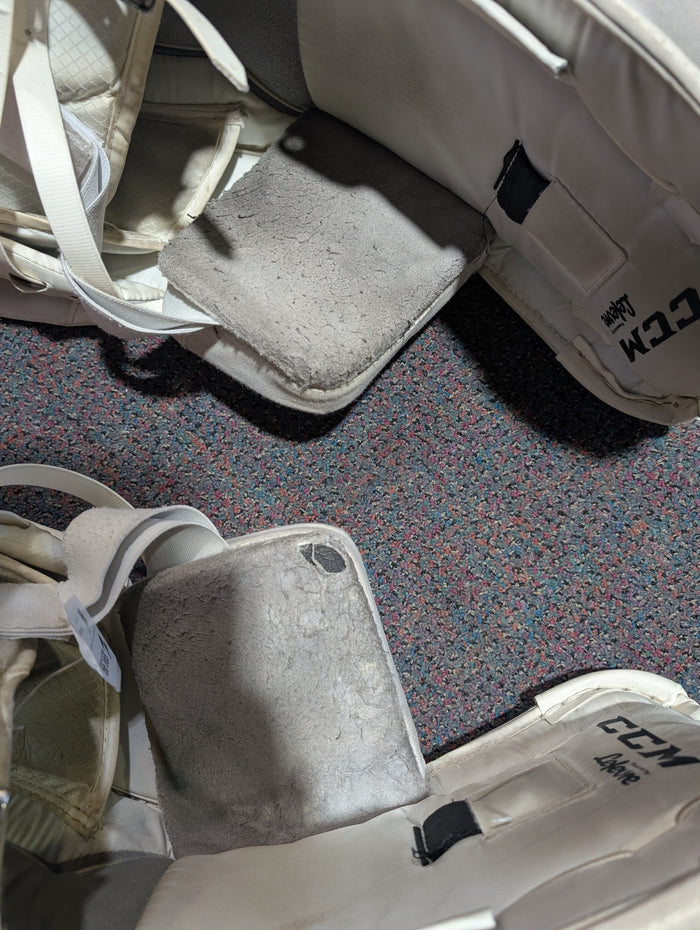 Used CCM E-Flex E3.9 29+1" Intermediate Goalie Leg Pads