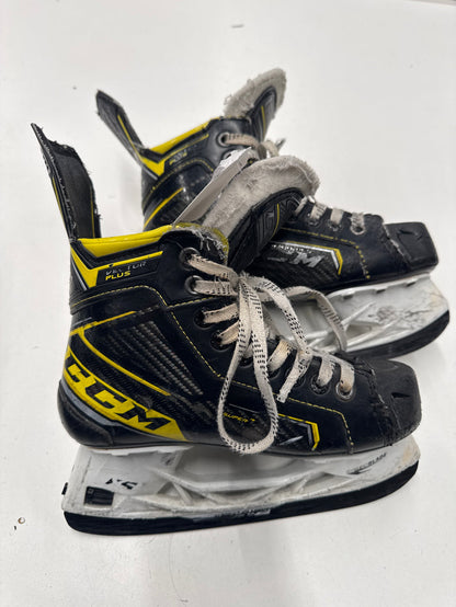 Used CCM Super Tacks Hockey Skates INT. 3.5