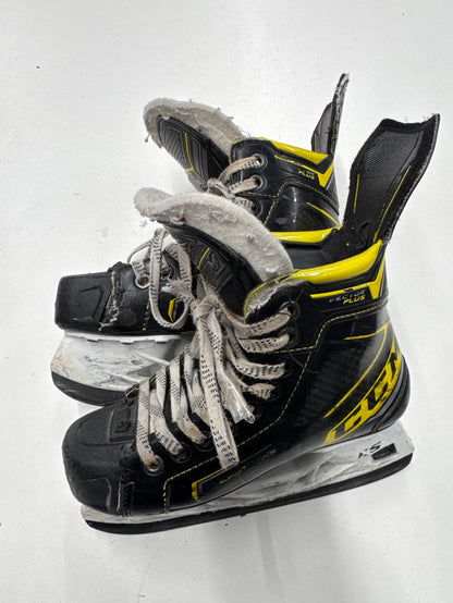 Used CCM Super Tacks Hockey Skates INT. 3.5