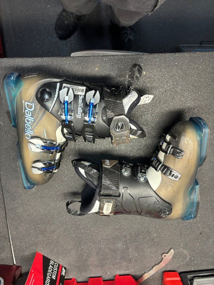 Used Dalbello Sun Valley River Run 235-277mm Ski Boots