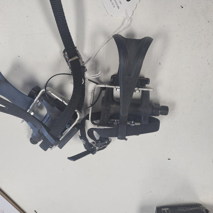 Used Wellgo Bike Pedals w/straps